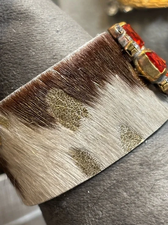 Handmade cowhide bracelet with Crystal repurposed brooch! One of a kind! - Picture 7 of 12